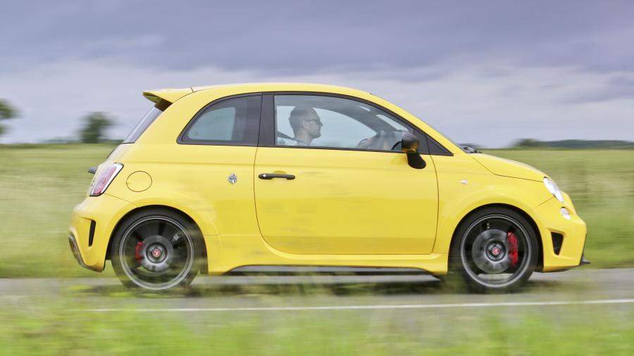  Abarth 695 Biposto Record (312) 2015 года  (UK) (фото 13 из 31)